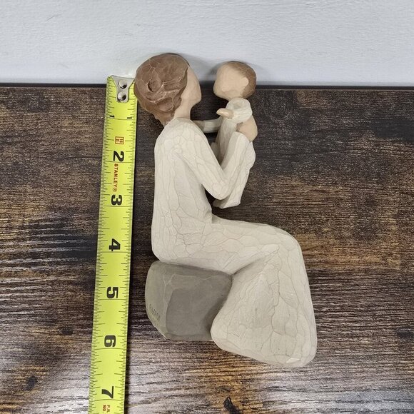 Demdaco Willow Tree Grandmother Figurine Woman with Child Susan Lordi 2001 - Picture 8 of 8